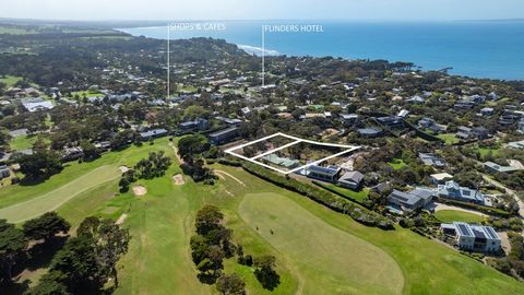 Partageant une frontière idyllique avec le fairway du 11ème trou du parcours de golf de Flinders, cette propriété présente une opportunité inégalée d’acheter une propriété foncière exclusive dans cette enclave étroitement tenue à quelques minutes du ...