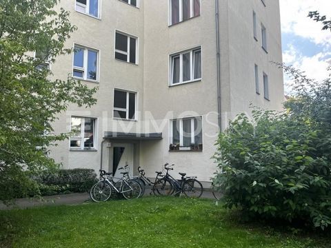 Sind Sie auf der Suche nach einer charmanten Wohnung nahe Bayerischen Platz? Diese gut geschnittene 3-Zimmer-Wohnung bietet ein ideales Zuhause für Paare, kleine Familien oder als WG. Die Wohnung besticht durch helle, freundliche Räume und einen gut ...