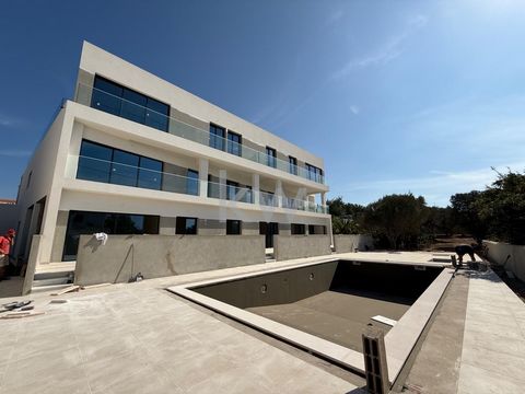 Discover this new building nearing completion, consisting of just 2 floors and 10 apartments with high quality finishes. Delivery is scheduled for the end of 2024. Ideally located 20 minutes from Faro airport and 10 minutes from the magnificent beach...