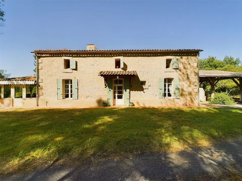 This property is situated in a beautiful secluded location. It is a 15 minute drive from a large town with all commerce and only a 20 minute drive from the popular bastide town of Eymet. The property consists of a large entrance hall with a terracott...