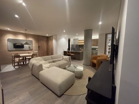 Exklusives Apartment in El Poblado, in der Nähe von Provenza Dieses luxuriöse 152 m² (1.636 SQ FT) große Apartment befindet sich in einem einzigartigen und exklusiven Gebäude, nur wenige Schritte von der pulsierenden Gegend Provenza entfernt. - Größe...