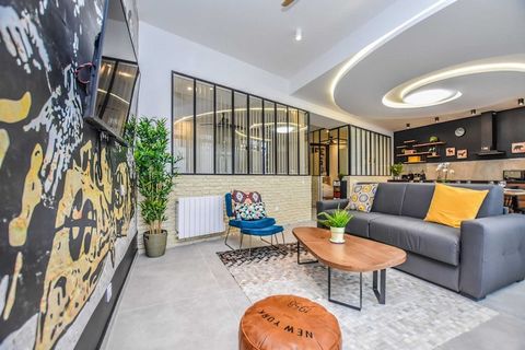 Découvrez ce magnifique appartement de 100 m², niché au cœur du 13ème arrondissement de Paris. Idéalement située à quelques pas du paisible Parc de Choisy, cette résidence offre le parfait mélange entre la sérénité de la campagne et l'effervescence u...