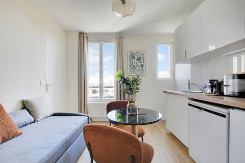 Checkmyguest biedt u dit charmante, lichte en comfortabele appartement van 25 m²! Geniet van de rust van Ivry-sur-Seine en de nabijheid van het centrum van Parijs! De locatie stelt u in staat om snel en gemakkelijk door de hoofdstad te reizen dankzij...