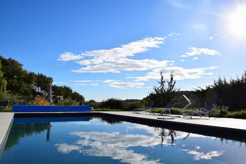 Un lugar perfecto para unas vacaciones entre mar, colinas y naturaleza, en medio de las colinas de Las Marcas, entre huertos y olivares. El Estudio está ubicado en la planta baja con entrada independiente y cuenta con una cama individual y posibilida...