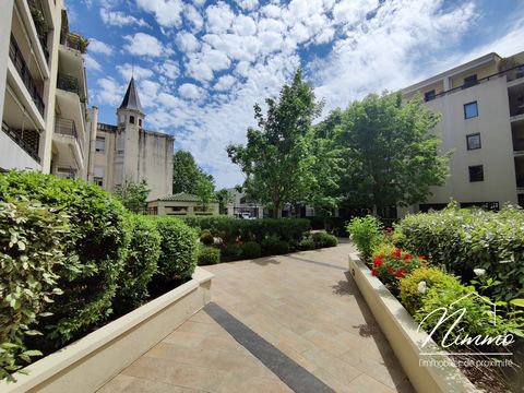 NIMES FRANKLIN ROOSEVELT JARDIN DE LA FONTAINE APPARTEMENT T2 TERRASSE ASCENSEUR Dans la résidence sécurisée des Villégiales de la Fontaine, découvrez en premier étage avec ascenseur ce spacieux appartement T2 d'environ 46,58m2. Il se compose d'une e...