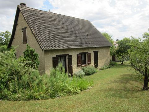 Idéal pour une famille avec enfants. La maison est situé dans le village de Bueil, avec ces commodités (pharmacie, boulangerie, superette, gare sncf pour Paris, etc...), et ces écoles (de la maternelle jusqu'au collège). La maison de 135 m² environ e...