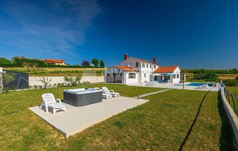 Location: Istarska županija, Motovun, Motovun. Eine Villa zum Verkauf in einzigartiger Lage in der Nähe der malerischen Stadt Motovun. Es hat eine Gesamtfläche von 200 m2 und wurde 2022 auf einem Grundstück von 3385 m2 erbaut. Die Villa liegt auf ein...