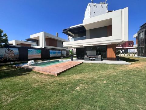 *FRENTE AL MAR Y FABULOSA UBICACIÓN * 500 M2 DE SUPERFICIE DE TERRENO *SISTEMA DE HOGAR INTELIGENTE *CALEFACCIÓN POR SUELO RADIANTE *ENTRADA DE PUERTA CON HUELLA DACTILAR *SISTEMA DE CÁMARAS *SISTEMA DE SEGURIDAD 24/7 PÓNGASE EN CONTACTO CON NOSOTROS...