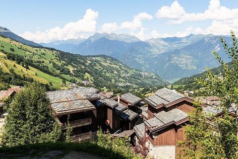 Auf den Anhöhen von Valmorel liegen die großen Chalets im typisch savoyischen Stil mit 4 bis 5 Etagen (kein Aufzug) in Form eines Weilers im Bezirk Crève Cœur. Oberhalb des Zentrums von Valmorel und seiner Einkaufsstraße gelegen, haben Sie dank einer...