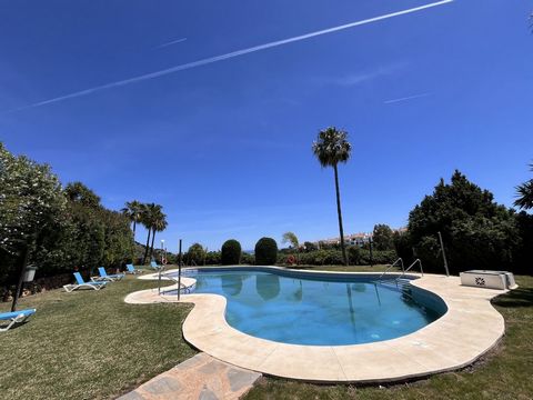 Diese schöne Wohnung bietet einen authentischen Panoramablick, der sich so weit das Auge reicht und die fernen Küsten von Ceuta und die malerische marokkanische Küste umfasst. Von dem Moment an, in dem Sie das Wohnzimmer betreten, werden Sie von eine...