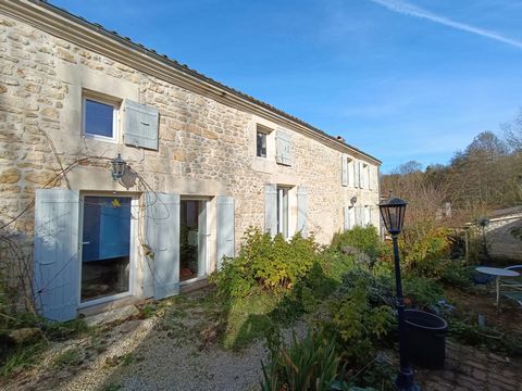 Situated in a quiet hamlet about 30km from Rochefort and the sea, this beautiful Charentaise house offers 7 main rooms including 3 bedrooms with a 4th independent bedroom (accessed by crossing the small courtyard). Recently renovated, the main house ...