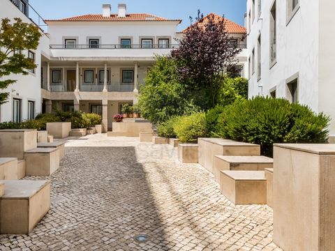 Magnificent three-bedroom flat with 143 sq. m in Palácio Mesquitela condominium in Santa Catarina. Exclusive opportunity to live in the centre of Lisbon, close to Chiado and with all the comfort and security. The flat is plentiful of natural light. I...