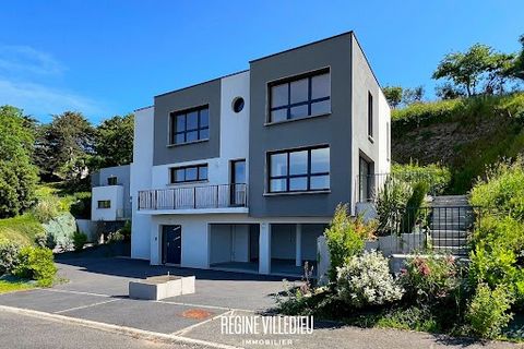 The Régine Villedieu Real Estate Agency in Cherbourg-en-Cotentin offers you: A new architect-designed house with an elevator. On a plot of land offering breathtaking views of the Cherbourg harbor, the house includes: - On the ground floor: a very lar...