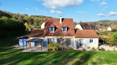 SARLAT-LA-CANEDA (24200) - Mooi eigentijds huis bestaande uit 2 onafhankelijke woningen in Sarlat-la-Canéda op 2.733 m2 grond. Prijs: 349.000 euro FAI betaald door de verkoper. Dicht bij de stad Sarlat-la-Canéda ligt dit recente huis met een appartem...