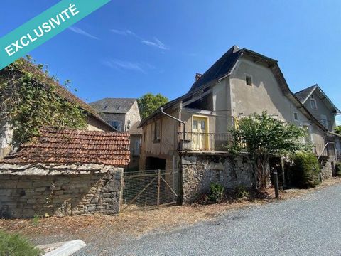 Située dans le charmant village de Claunhac, commune de SALLE COURBATIES (12260), cette maison en pierre offre un cadre pittoresque et paisible. Proche des commodités locales (à seulement 7 km de VILLENUEVE d'Aveyron), elle bénéficie d'un environneme...