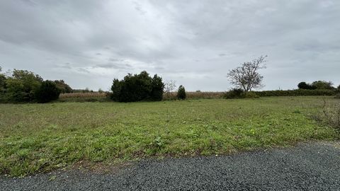 Sur la commune de LOIRE-LES-MARAIS, nous vous proposons un terrain à bâtir viabilisé de 563m2 situé dans un lotissement.