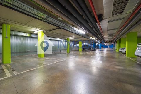 Grupo Inmobilia puts Attention drivers in Madrid! Tired of going around forever looking for parking or leaving your car exposed on the street? I present you the ideal garage space that will put an end to these problems. This spacious and safe space i...