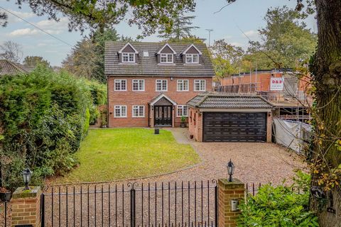 An excellent opportunity to acquire a property on the prestigious Hutton Mount development. This five bedroom three story home is offered for sale with no onward chain and offers excellent scope for re-modeling and extension. Set back behind secure e...