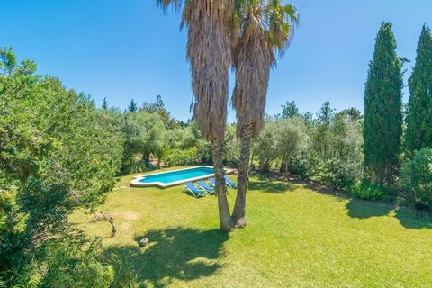 The beautiful garden of this wonderful rustic house invites to peacefully relax while enjoying a nice swim in the chlorine pool or maybe sunbathing on one of the 4 sun loungers or on the fresh lawn. The pool sizes 7 x 5 metres and its water depth goe...