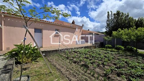 Pascal Barré vous propose cette maison de bourg d'environ 78m² située à La Mothe Achard, à proximité immédiate des commerces, du centre bourg, des écoles et des collèges. Nichée sur une parcelle de 345 m², entièrement clôturée et sans vis-à-vis, cett...