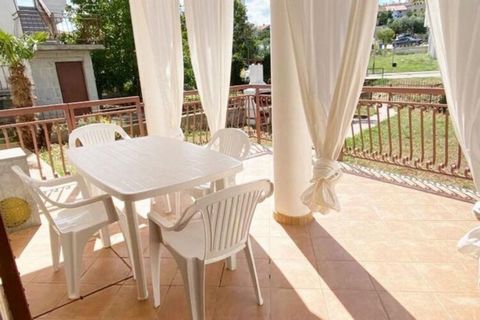 The apartment in Funtana has 2 bedrooms and capacity for 5 persons. Accommodation of 65 m² comfortable and is fully-equiped, It has garden. The property is located 0 m sand beach, 300 m city 