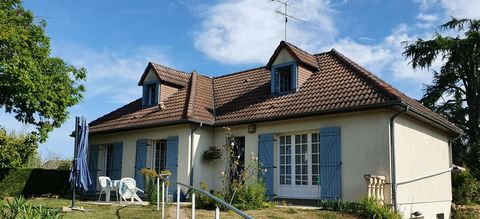 A Le Poinçonnet, quartier calme et recherché proche de la forêt ,Thierry LAGACHE vous propose beau pavillon sur sous sol offrant une vie plein pied composé au rdc d'une belle pièce de vie traversante lumineuse avec une cheminée, une cuisine indépenda...