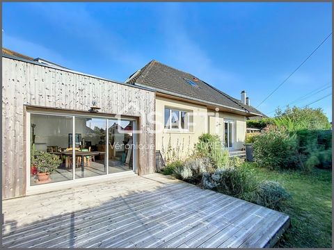 Située au calme en plein cœur du quartier Venoix, maison des années 70 complètement rénovée avec des artisans, comprenant une entrée sur salon, une cuisine aménagée donnant sur une belle et lumineuse extension donnant elle-même sur une belle terrasse...