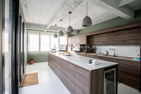 Dominique KASBY vous présente en EXCLUSIVITE LE MANS TRIANGLE D'OR Magnifique propriété type Loft de 310 m2 habitables, avec terrasse . Un bien unique sur le secteur, offrant 5 belles chambres, dont une suite parentale, 3 salles d'eau entièrement équ...