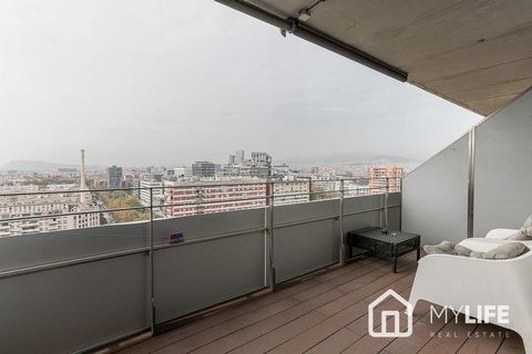 MYLIFE Real Estate presents this fantastic property for sale located in Illa del Cel, in one of the best areas of the city, Diagonal Mar. This property is ideal for clients looking to obtain the Gold Visa, before the end of the law in 2024. Property ...