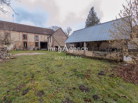 Charmante maison en pierre datant de 1790 à rafraichir, située à seulement 10 km de Châteauneuf-en-Thymerais. Cette maison de caractère dispose de tomettes et de poutres apparentes, offrant un cachet authentique et rustique. Le rez-de-chaussée compre...