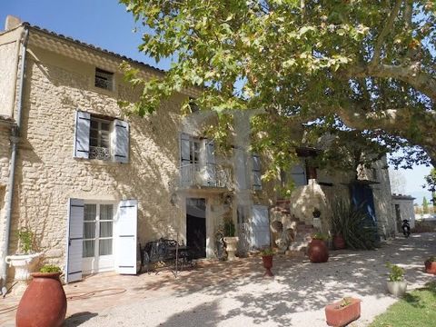 PERNES LES FONTAINES In the countryside and under the shade of its centenary platan tree, an authentic farmhouse restored with quality materials. Opportunity to make some tourist accomodations. The property is located on an enclosed garden of 6750 m²...