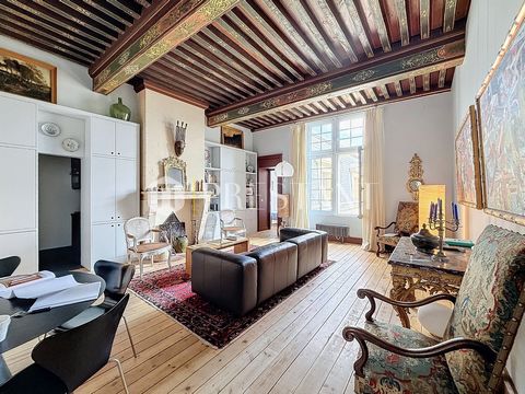 The Prestant agency exclusively presents a rare period apartment in the heart of Bordeaux. The apartment is located on the 2nd and top floor of a private mansion bearing the name and history of the illustrious Montaigne-Bussaguet family. The building...