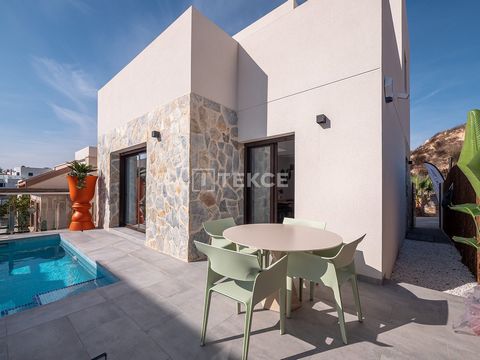 Zeitgenössische freistehende Villen mit 3 Schlafzimmern im Bungalowstil in Castillo de Montemar Exquisite freistehende Villen mit 3 Schlafzimmern in der charmanten Stadt Castillo de Montemar, eingebettet in die atemberaubende Costa Blanca. Diese eleg...