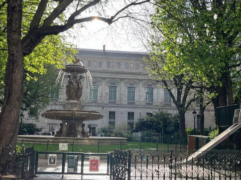 Très bel appartement nouvellement rénové dans le quartier l’Opéra au 2ème Arrondissement. Il est situé au 1er étage avec ascenseur, à proximité des stations Quatre Septembre, Bourse, Pyramides et Opéra. Le Théâtre du Palais-Royal, la Bourse, la Bibli...