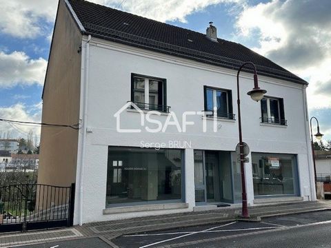 Situé à Creutzwald (57150), cet immeuble de 236 m² est niché au cœur d'une commune dynamique offrant un cadre de vie agréable. La ville bénéficie d'une situation géographique stratégique proche des axes autoroutiers, facilitant les déplacements. Les ...