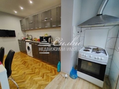 Appartamento in mattoni con due camere da letto al PRIMO PIANO ALTO - quartiere. Kherson. L'appartamento è così distribuito: corridoio, cucina con zona pranzo, soggiorno, DUE camere da letto, bagno e servizi igienici in stanze separate e terrazza. C'...