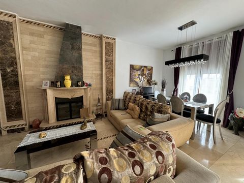 You won't believe how equipped this duplex located in Ceutí, in the area of La Tejera, is.~We find 5 bedrooms, of which 4 have an en-suite bathroom and 2 of them have their own dressing room, fully equipped. As you can see in the images we also have ...