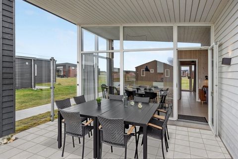 Séjournez dans une magnifique maison de vacances récemment construite près de Lalandia à Søndervig, à quelques pas de la magnifique mer du Nord. Toutes les familles sont différentes et, heureusement, nos maisons de vacances le sont aussi. Les maisons...