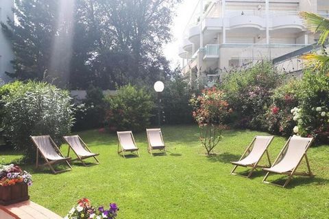 Take a deep breath of sea air! The beaches await you for a summer atmosphere under the azure blue sky of Arcachon. A mosaic of colors to contemplate during your stay at the VVF Résidence Arcachon, the pines, the colors of the basin For a magical view...