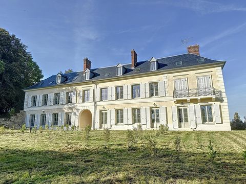 Au cœur de la forêt domaniale de L'Isle-Adam, proche des gares et d'axes routiers, surplombant la région et entouré de forêt, le Château de Nerville-la-Forêt offre à 10 privilégiés, la possibilité de vivre dans un cadre naturel EXCEPTIONNEL et UNIQUE...