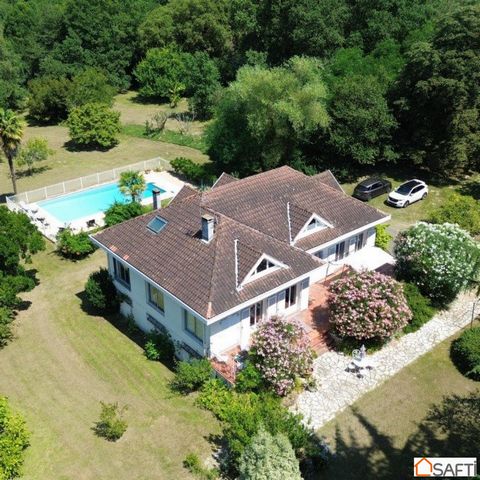 SAFTI FRANCK LACAZE Nichée dans la charmante ville de Nogaro, cette maison de 300 m² offre un cadre de vie idyllique. Proche de toutes les commodités, cette propriété bénéficie d'un emplacement privilégié, avec ses nombreux commerces, écoles et lieux...