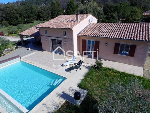 Nichée dans l'un des quartiers les plus prisés de cette charmante commune du parc régional du Verdon, cette magnifique villa contemporaine de 130m2 offre une vue imprenable sur les collines du haut Var. Érigée sur un terrain entièrement clos de 2000m...