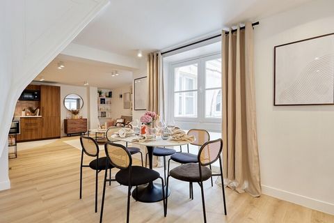 Welkom in ons prachtige appartement met 2 slaapkamers en airconditioning, zeer goed gelegen in het hart van de hoofdstad Ontdek de elegantie, charme en het comfort van ons appartement, volledig gerenoveerd in juni 2024, op een steenworp afstand van r...