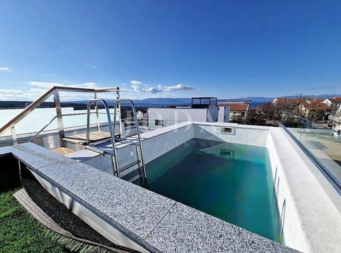 Location: Primorsko-goranska županija, Omišalj, Njivice. A new, modernly equipped two-story apartment with a pool and a sea view is for sale in Njivice on the island of Krk! The apartment is located in a residential building in an excellent location,...