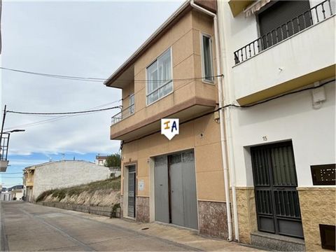 Esta propiedad renovada de calidad de 5 dormitorios y 2 baños está situada en el popular Castillo de Locubín, cerca de la histórica ciudad de Alcalá la Real en el sur de la provincia de Jaén en Andalucía, España. Ubicada en una calle ancha y tranquil...