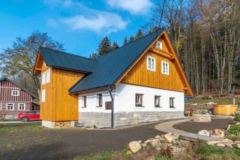 Op zoek naar een perfect uitje? Bekijk deze prachtige villa in de regio Liberec, met genoeg ruimte voor 8 personen en gezinsvriendelijke voorzieningen. Of je nu houdt van wandelen, zwemmen, sightseeing of gewoon chillen, deze villa is de perfecte uit...