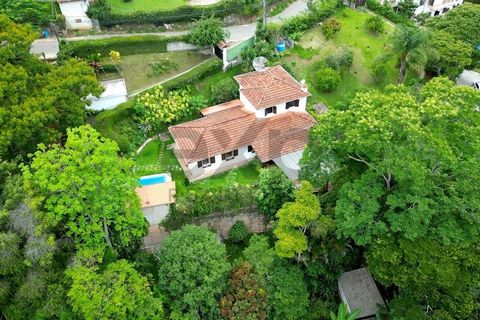 Gelegenheit - Haus in der Estrada das Arcas, 240 m² für R$ 995.000,00 - Itaipava - Petrópolis/RJ 1. IMMOBILIEN  Im Herzen von Itaipava gelegen, strahlt diese charmante, 240 m² große Residenz Gelassenheit und Charme aus. Inmitten der Natur bietet das ...