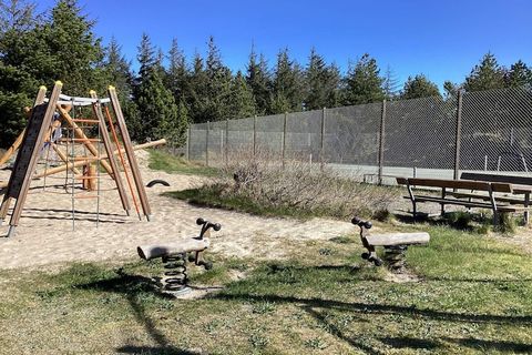 Reetgedecktes Ferienhaus mit Zugang zu Gemeinschaftspool und einem großen Aktivitätsbereich in malerischer Umgebung. In der Gegend gibt es attraktive Gemeinschaftseinrichtungen für Outdoor-Training, Fußball, Tennis, Pétanque sowie Hallen- und Freibad...