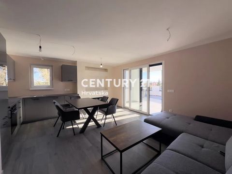 POREČ, 9 KM, APPARTEMENT LUXUEUX DANS UN NOUVEL IMMEUBLE AVEC UNE GRANDE TERRASSE Dans un endroit magnifique, à seulement 9 km de Poreč et à 6 km de la mer, nous vendons un appartement au premier étage d’un nouvel immeuble. Il s’agit d’un appartement...