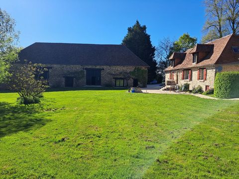 Gelegen in een groene omgeving in absolute rust, op een steenworp afstand van het zeer mooie dorpje Segur le Chateau een prachtig vastgoedcomplex in perfecte staat, bestaande uit een woonhuis, een onafhankelijke gite, een schuur van 450 m², 2 hectare...